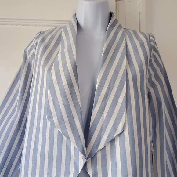 Top - Picture 2 of 6